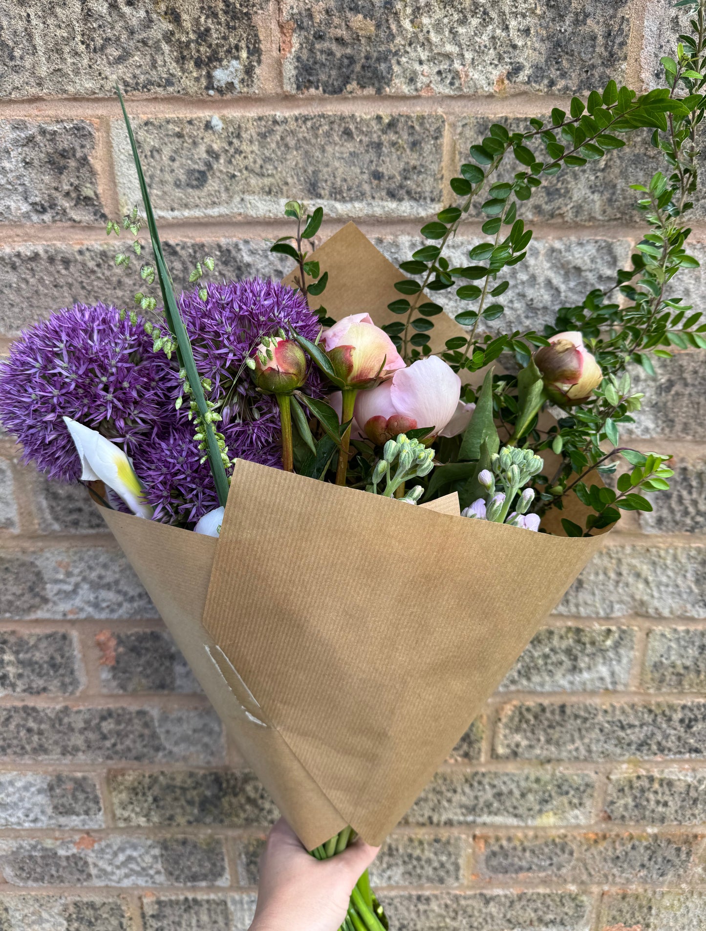 Monthly flower subscription (arrange yourself)